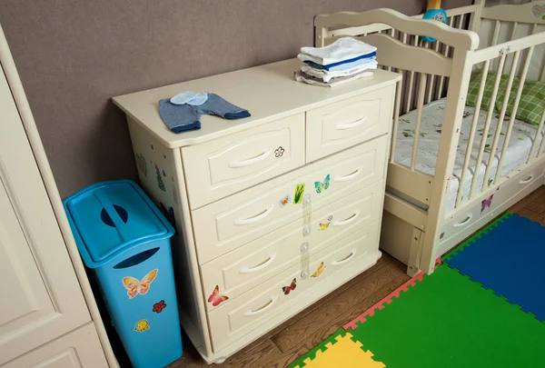 Imagen del acogedor y luminoso interior de la habitación del bebé —  Fotos de Stock