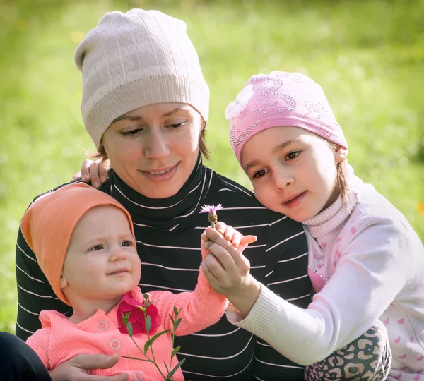 The girl at the age of 1 year outdoors. fall — Stock Photo, Image