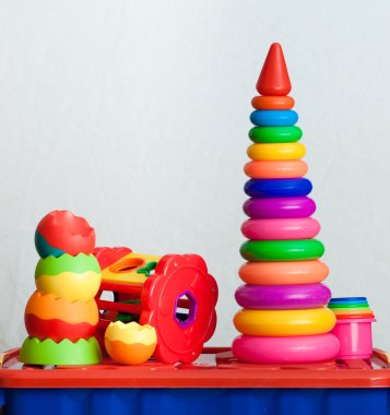 Natürmort çok renkli oyuncaklar