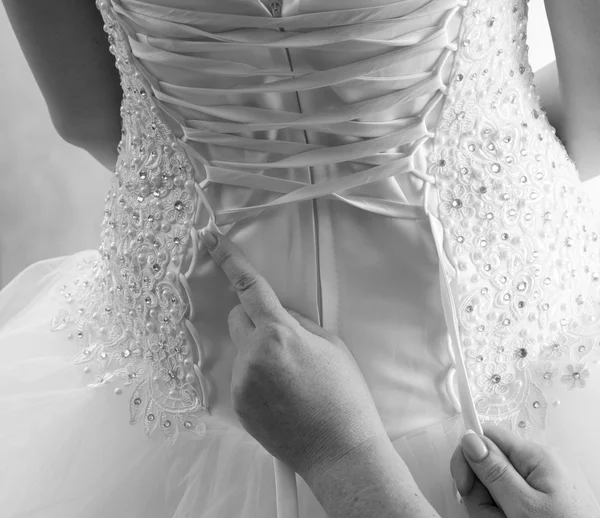 La sposa si prepara a un matrimonio — Foto Stock