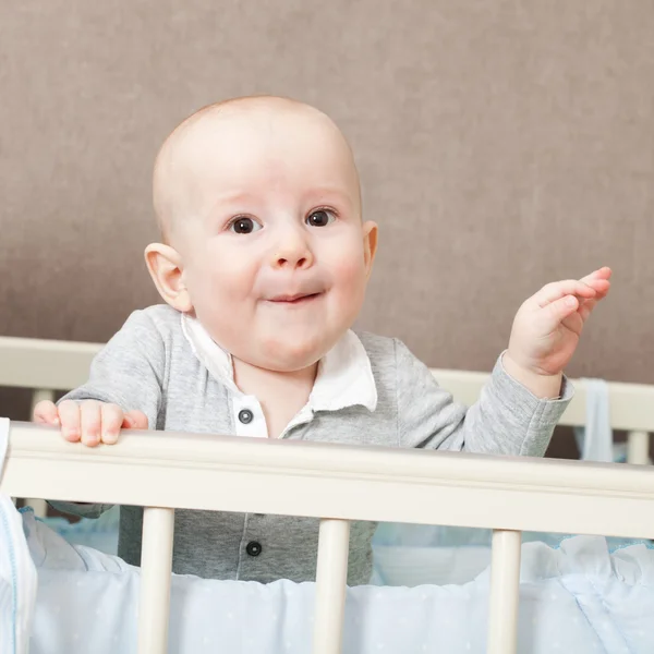 Alegre bebê feliz — Fotografia de Stock