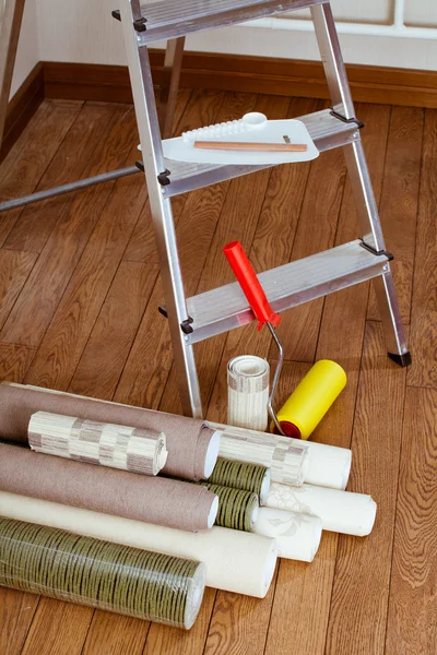 Decorative finishing of walls of the apartment. tools — Stock Photo, Image