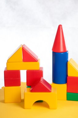 Yapı taşları. çocuk oyunu basit formları Tasarımcısından