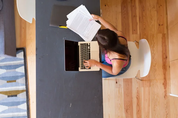 Young woman working at home — Stock Photo, Image