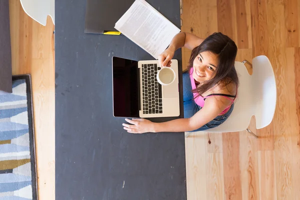 Young woman working at home — Stock Photo, Image