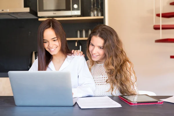 Women studying for the final exams — Stock Photo, Image