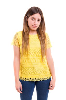 Kameraya bakarak üzgün kadın