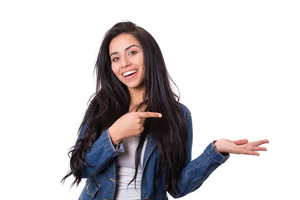 Mujer presentando producto a mano — Foto de Stock