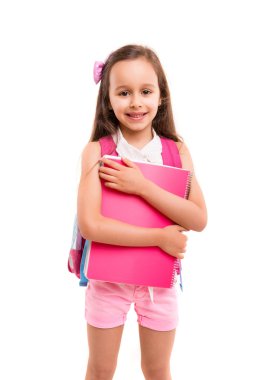 Küçük öğrenci dizüstü bilgisayarlarla poz