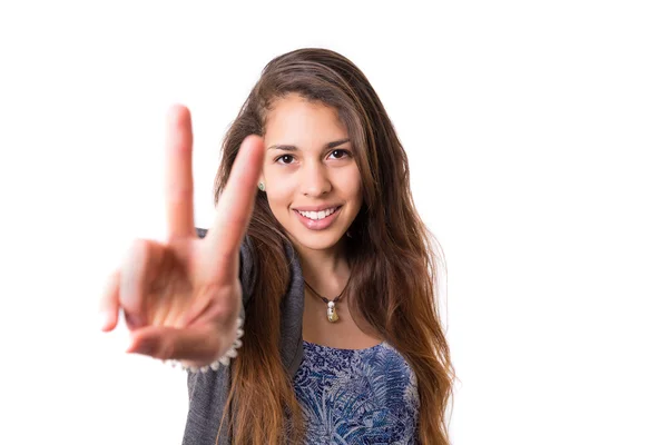 Vrouw gebaren vredesteken — Stockfoto