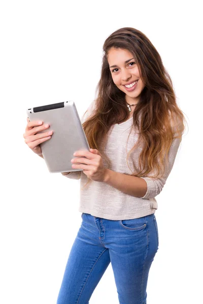 Femme relaxante avec un ordinateur tablette — Photo
