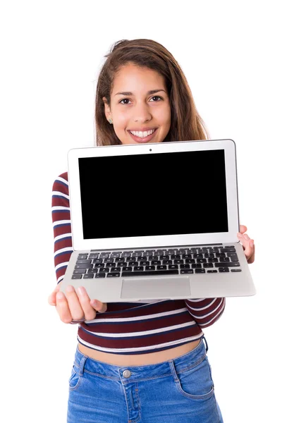 女人在一台笔记本电脑展示您的产品 — 图库照片