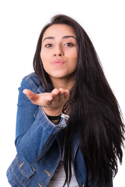 Junge Frau bläst dir einen Kuss — Stockfoto