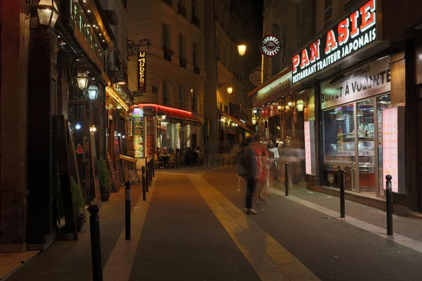 Párizs utcáin éjszaka — Stock Fotó