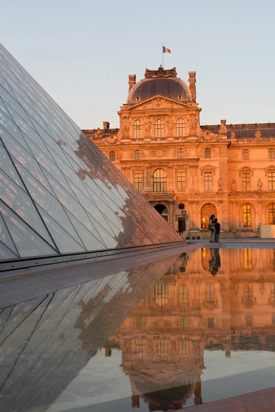 Louvren museum i Paris — Stockfoto