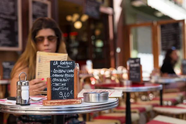 Vamos comer em Paris. ! — Fotografia de Stock