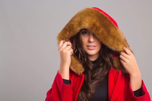 Vrouw gekleed voor de winter — Stockfoto