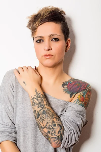 Beautiful Tattooed Woman — Stock Photo, Image