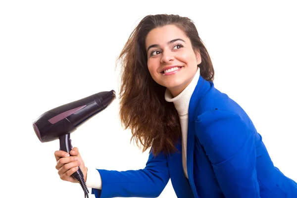 Kvinnan tar hand om sitt hår — Stockfoto