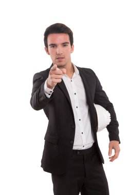 işaret eden yakışıklı genç