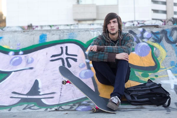 Junge im Skatepark — Stockfoto