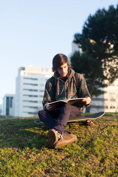 Boy relaxing in city park — Stock Photo, Image