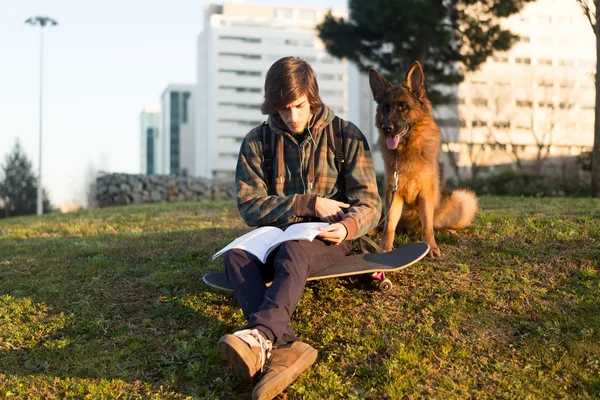 Boy relaxing at the city park — Stock Photo, Image