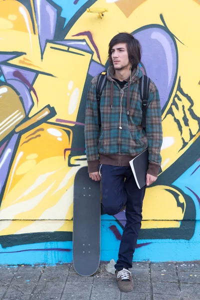 Young boy at the skate park — Stock Photo, Image