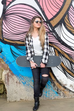 Güzel Bayan kaykaycı