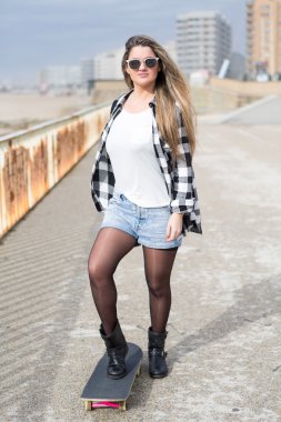 Güzel Bayan kaykaycı