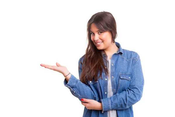 Mulher apresentando seu produto — Fotografia de Stock