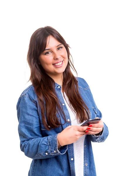Genç kadın bir sms gönderme — Stok fotoğraf