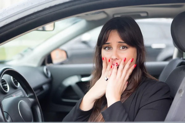 Woman in panic in car — Stock Photo, Image