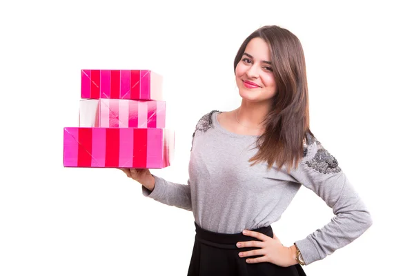 Mujer sosteniendo algunos regalos — Foto de Stock