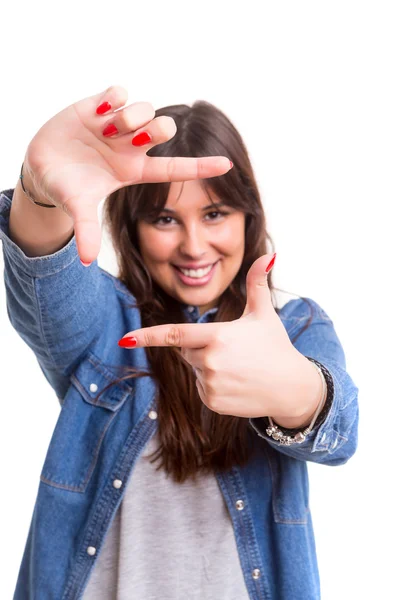 Mujer joven haciendo encuadre — Foto de Stock