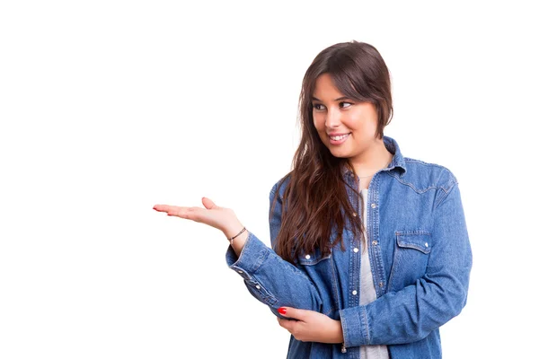 Mulher apresentando seu produto — Fotografia de Stock