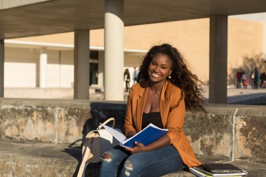 Mutlu öğrenci rahatlatıcı