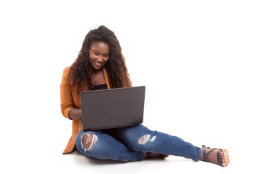 onu laptop ile çalışma öğrenci