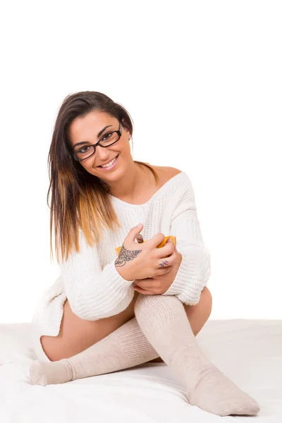 Beautiful woman relaxing in bed — Stock Photo, Image