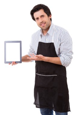 Genç tencere tablet sunulması