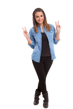 mutlu bir kadın kaldırdı kollarını