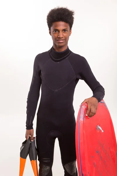 Jovem homem africano bodyboarder — Fotografia de Stock