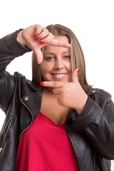 Große Frau, die mit den Fingern Rahmen schafft — Stockfoto