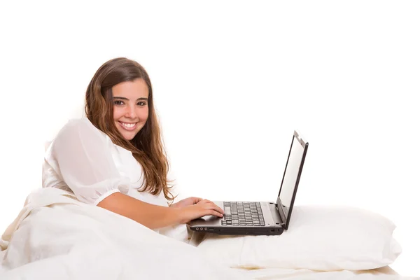 Vrouw in bed — Stockfoto