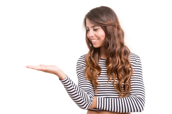 Mulher apresentando seu produto — Fotografia de Stock