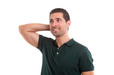 Başının arkasında el ile yakışıklı adam