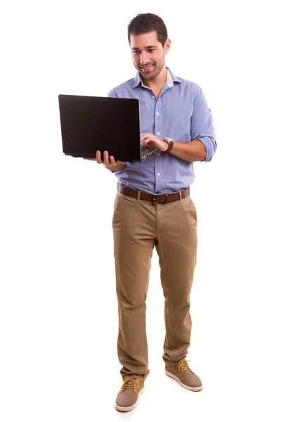 Человек работает с ноутбуком — стоковое фото