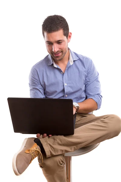 Homem trabalhando com laptop — Fotografia de Stock