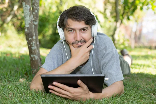 Mannen på garden — Stockfoto