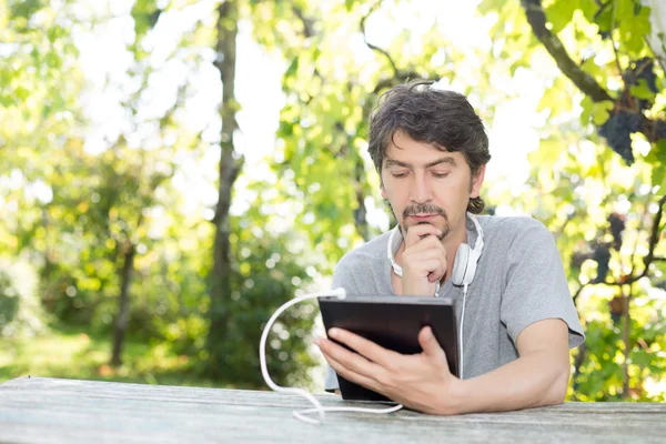 Man at the garden — Stock Photo, Image